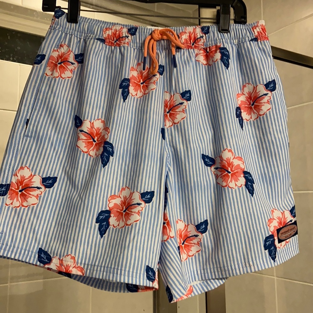 NWOT VINEYARD VINES SWIM TRUNKS